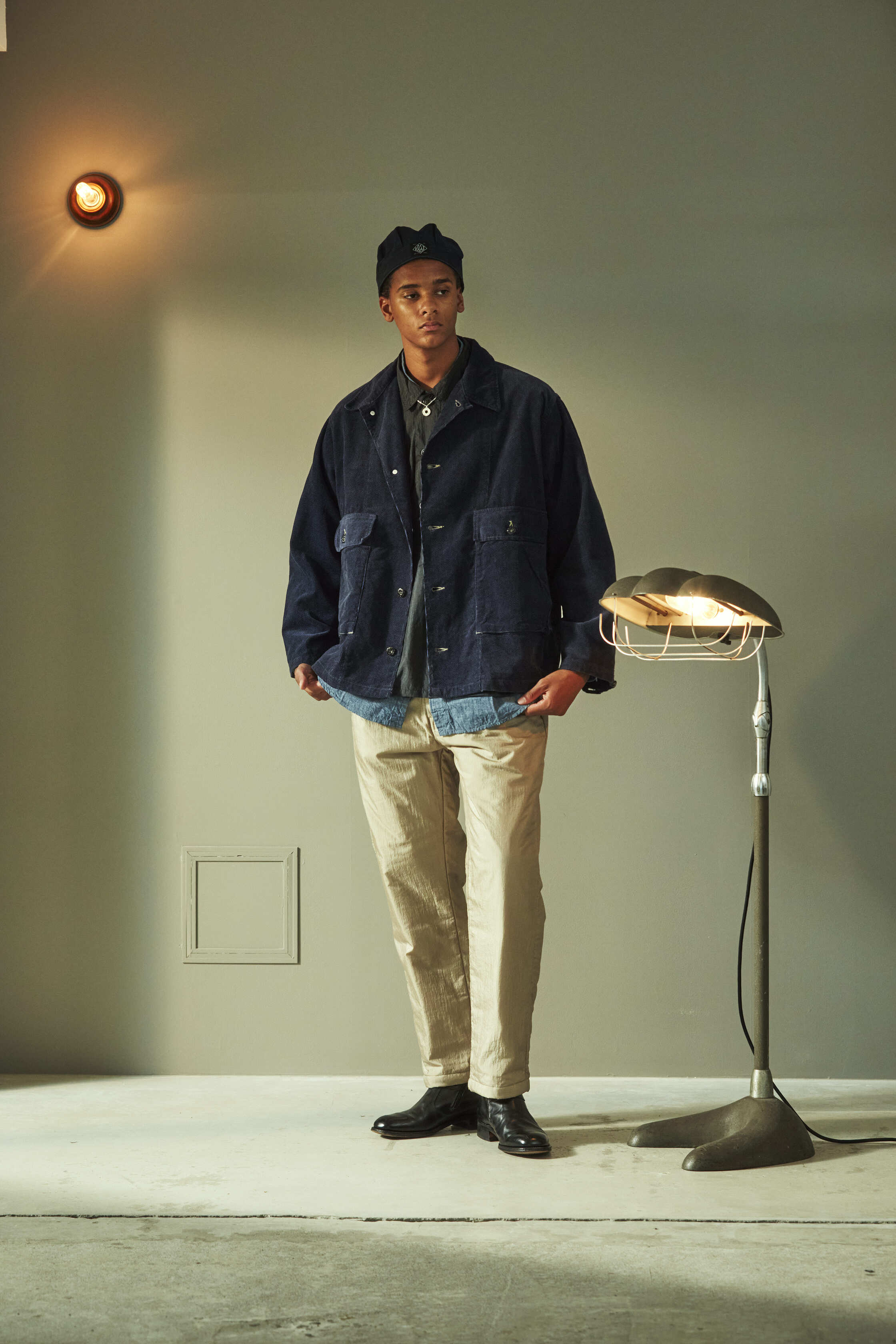 #12006-HCN WALKABOUT : herringbone print corduroy navy