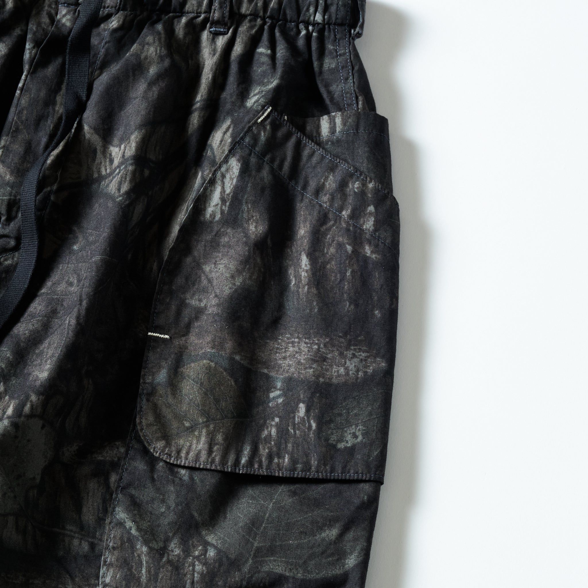 #2323E-FC3 E-Z DEE's Shorts : forest camo grey jungle