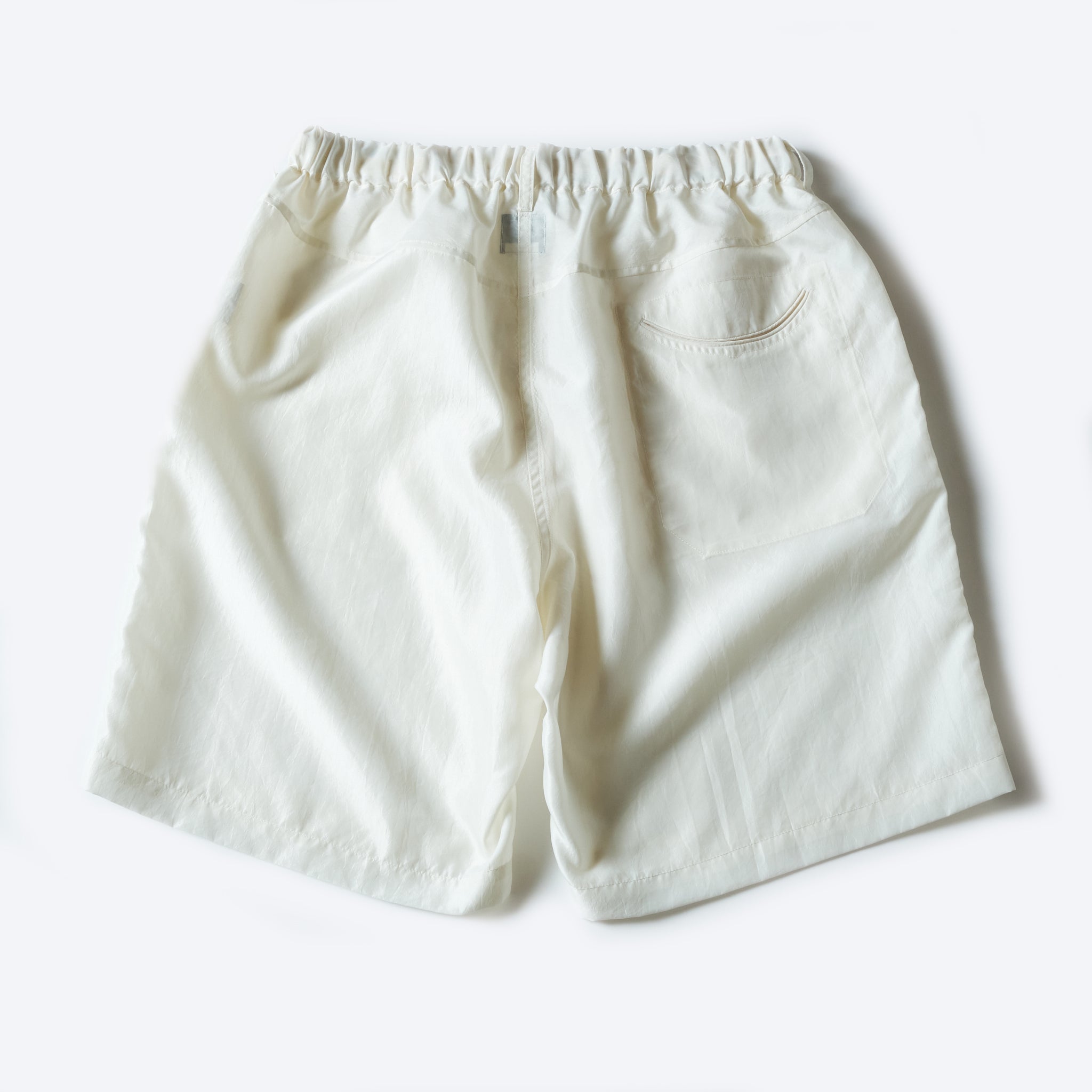 #3319S-MTW E-Z Chinois De Luxe Shorts : metallic taffeta white
