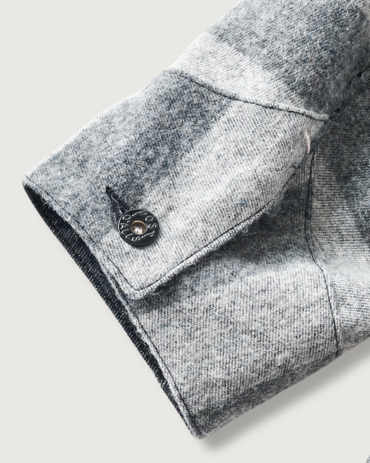 #3134DV-TWG POST 47 DV : trashed wool grey tones