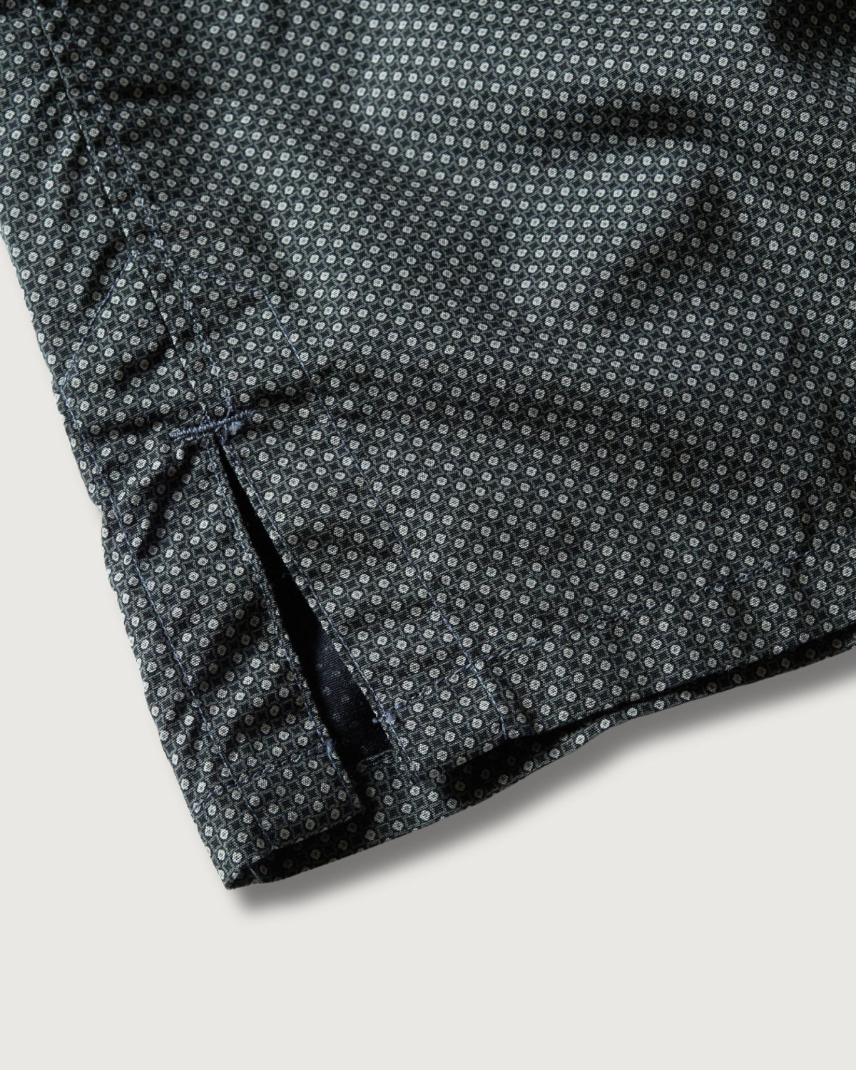 #3222-MP1 Town & Country 2 : micro print grey