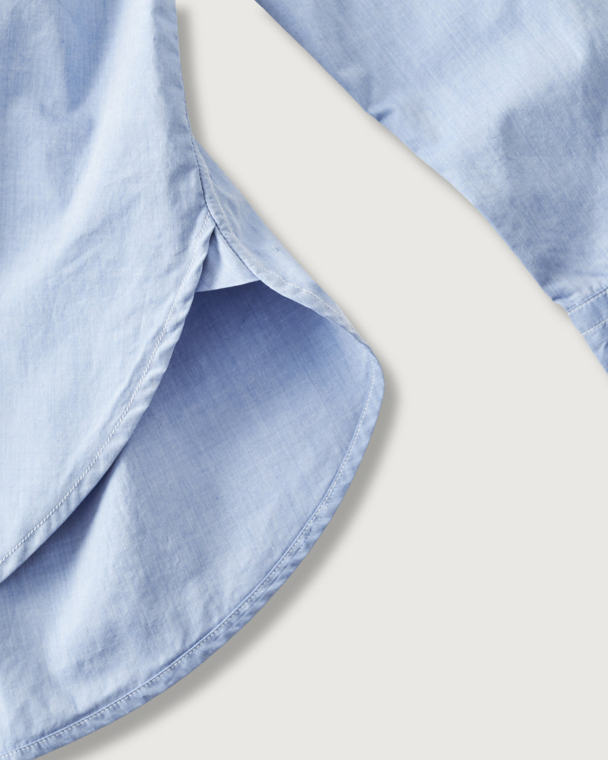 #3226-FCB NEUTRON : feather chambray - W light blue