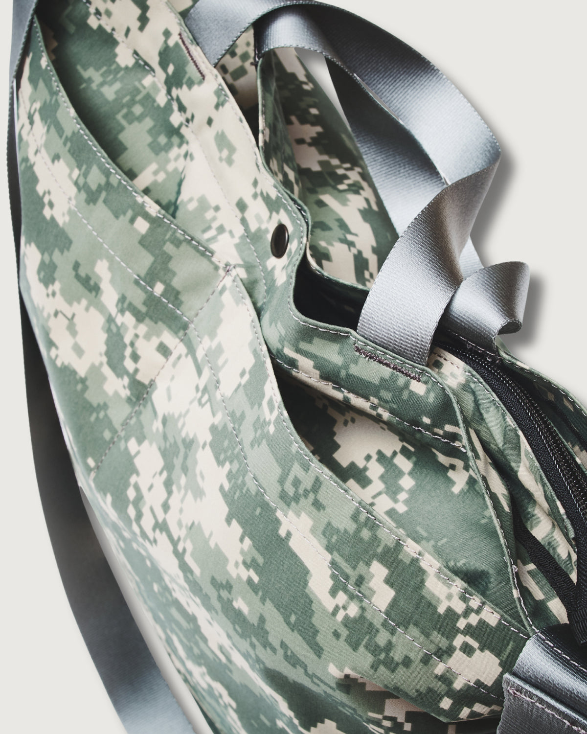 JP540-DS BAGSINPROGRESS x Post O'Alls New York Tote M : GORE-TEX DIGITAL CAMO desert