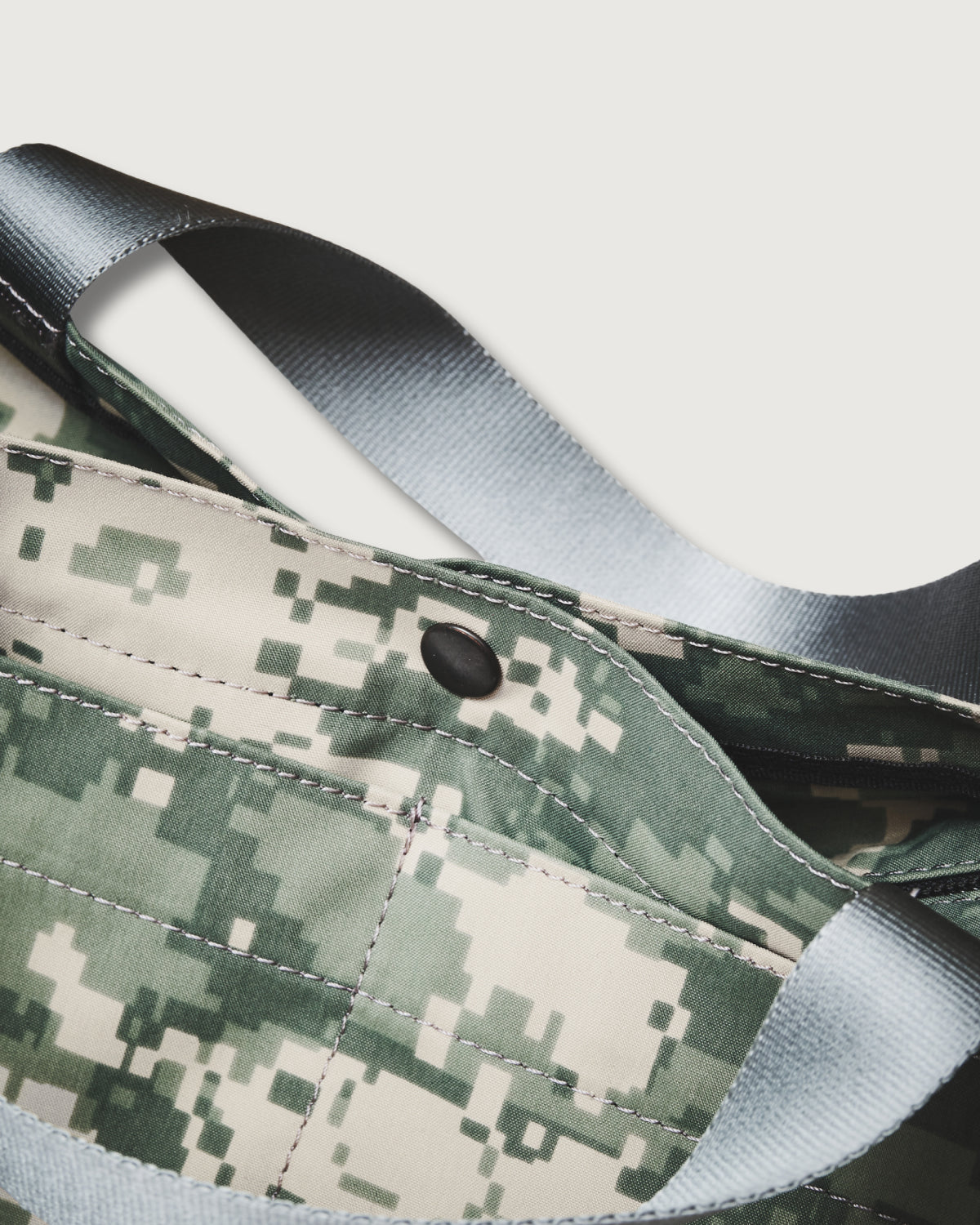 JP540-DS BAGSINPROGRESS x Post O'Alls New York Tote M : GORE-TEX DIGITAL CAMO desert
