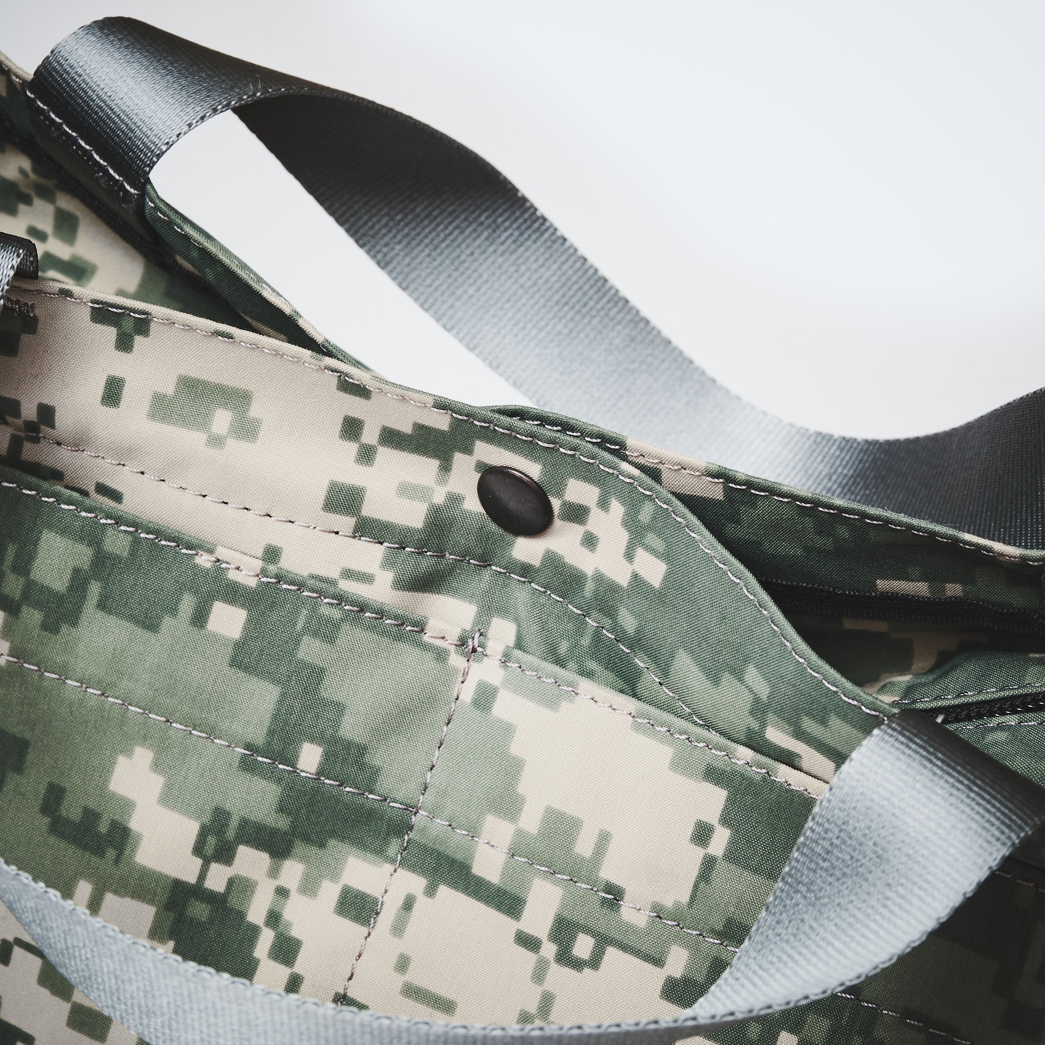 JP540-DS BAGSINPROGRESS x Post O'Alls New York Tote M : GORE-TEX DIGITAL CAMO desert