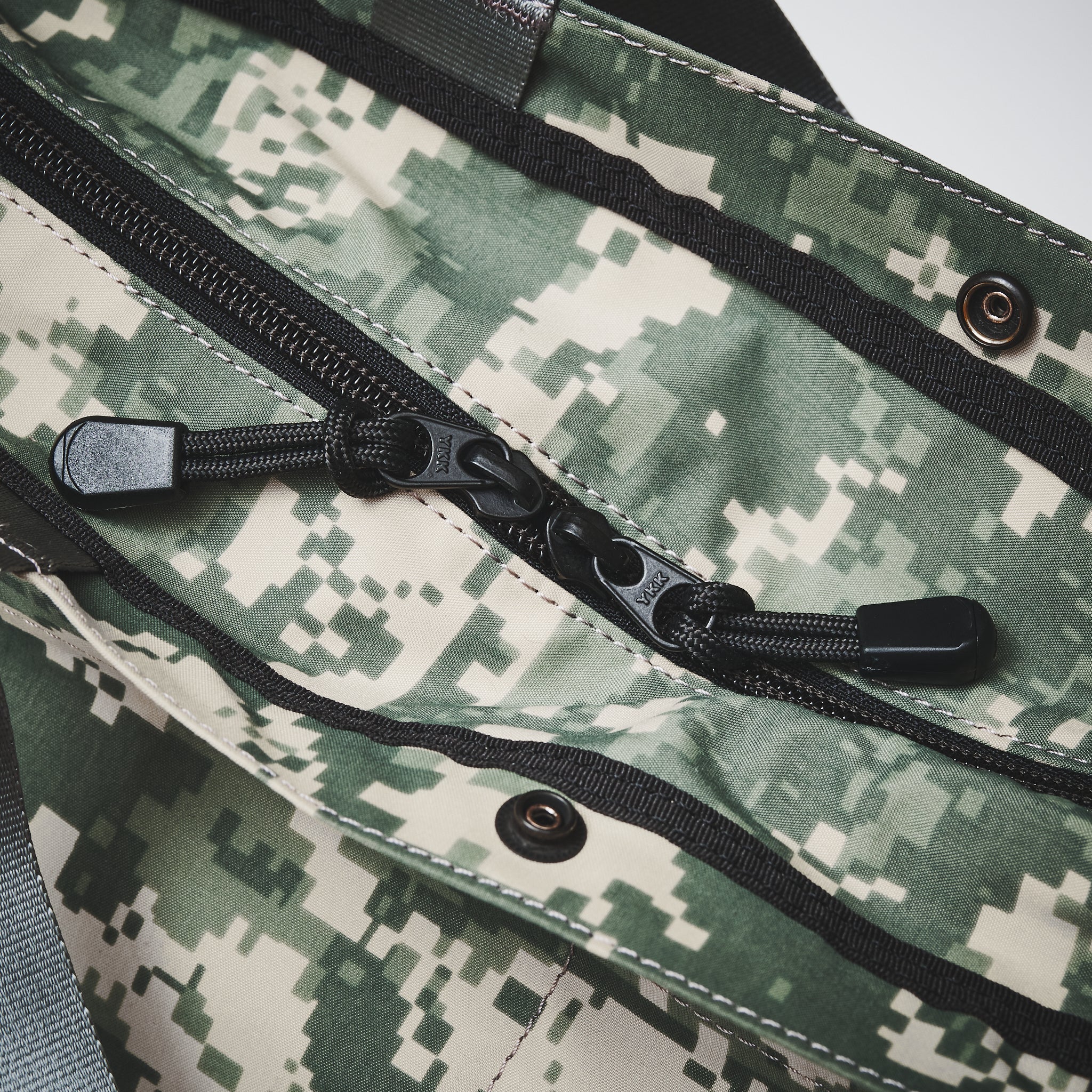 JP540-DS BAGSINPROGRESS x Post O'Alls New York Tote M : GORE-TEX DIGITAL CAMO desert