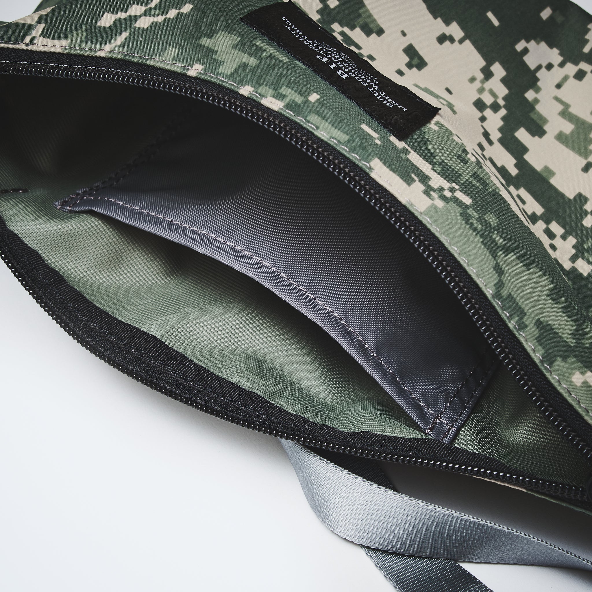 JP510-DS BAGSINPROGRESS x Post O'Alls Fannypack Crossbody : GORE-TEX 3DIGITAL CAMO desert