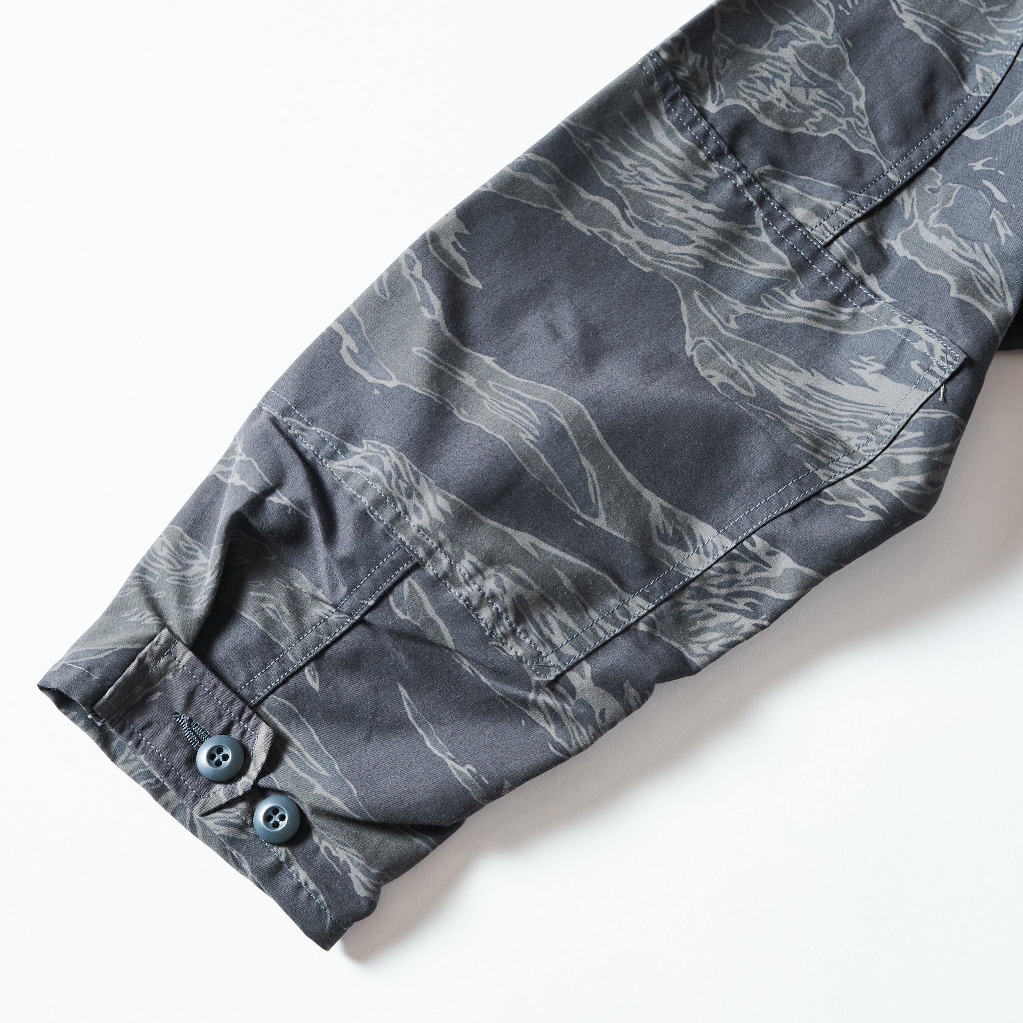 #1123-NT BDU-R : Night Tiger