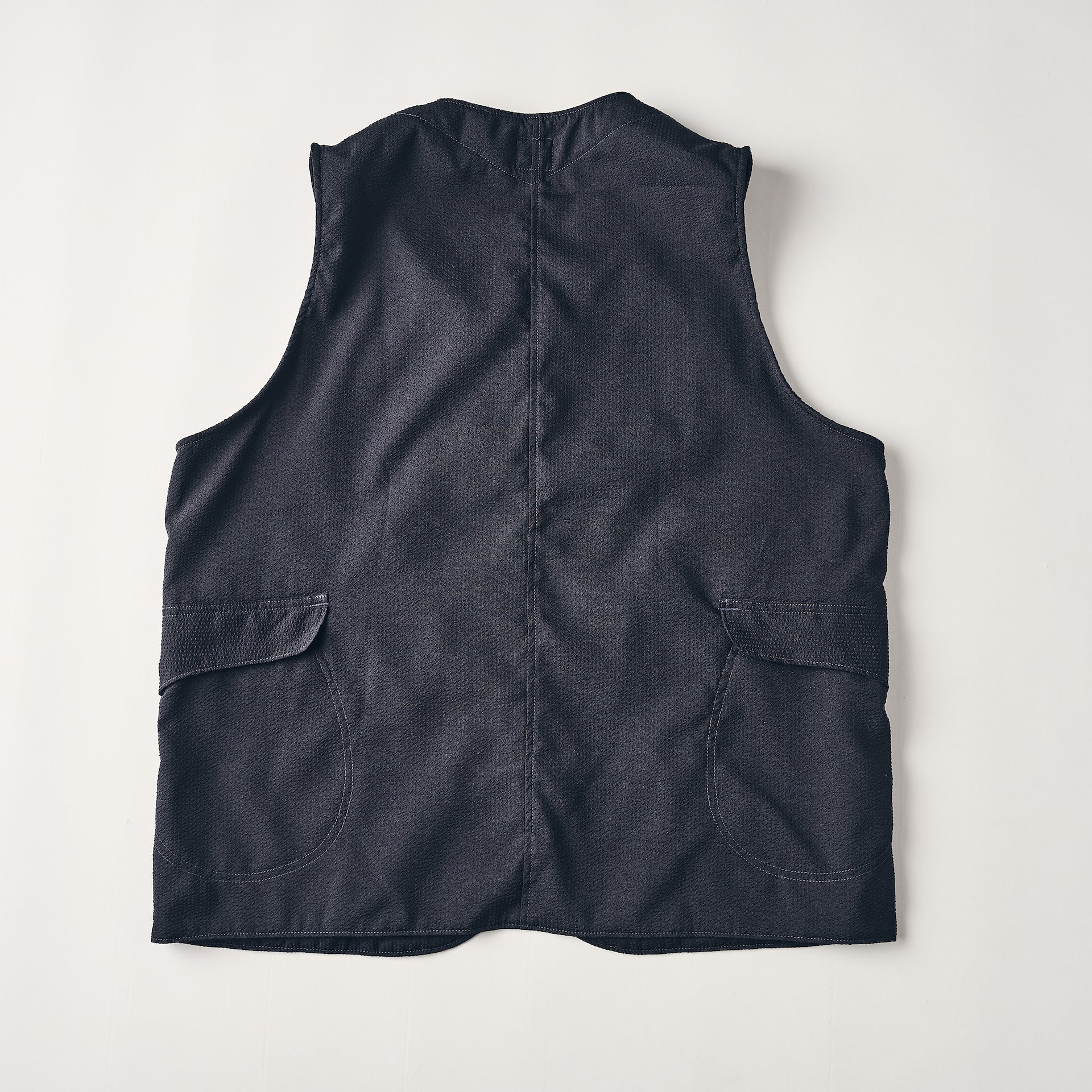 #1512-PSB Royal Traveler : poly seersucker black
