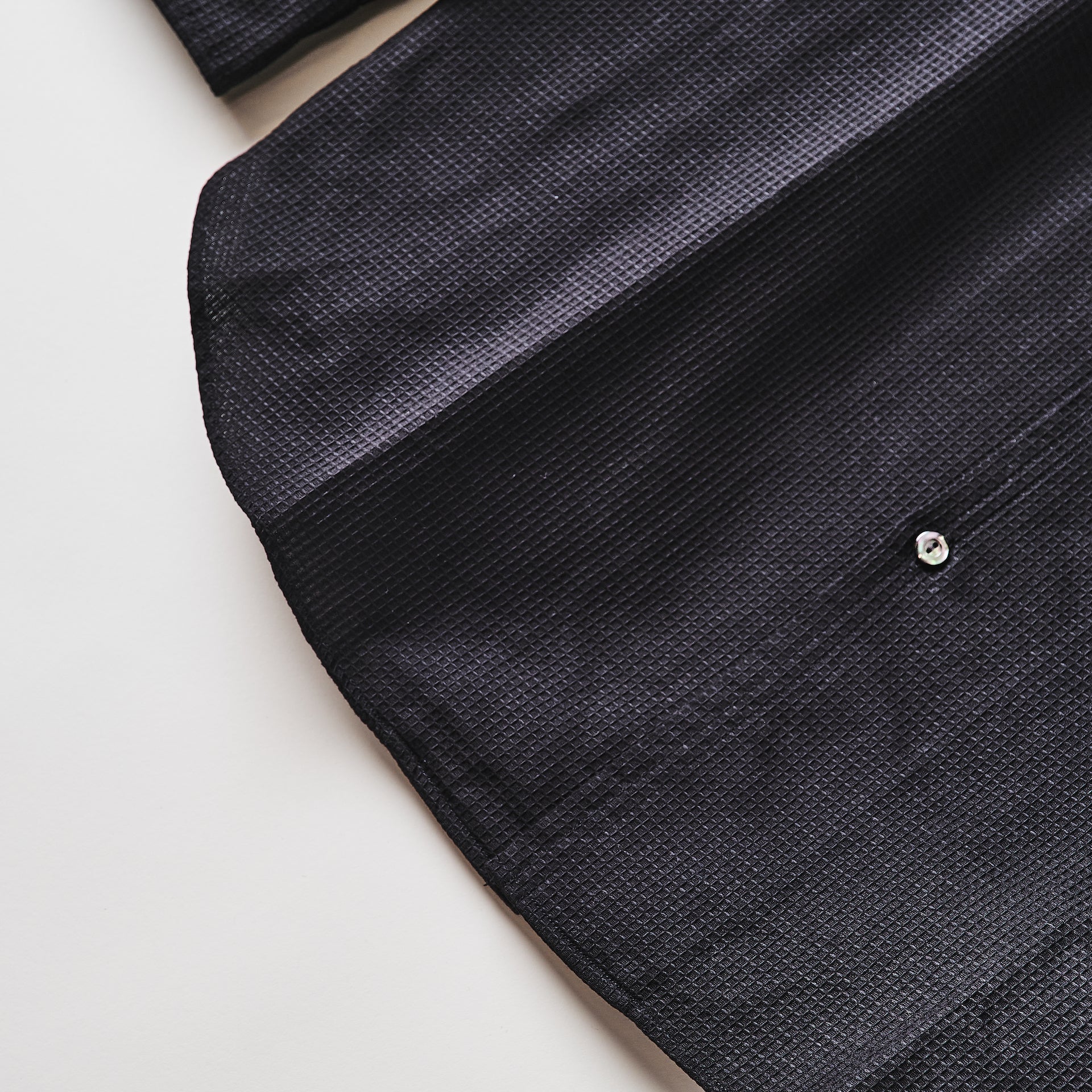 #3211-BWB NEUTRA 3 : boxy waffle black