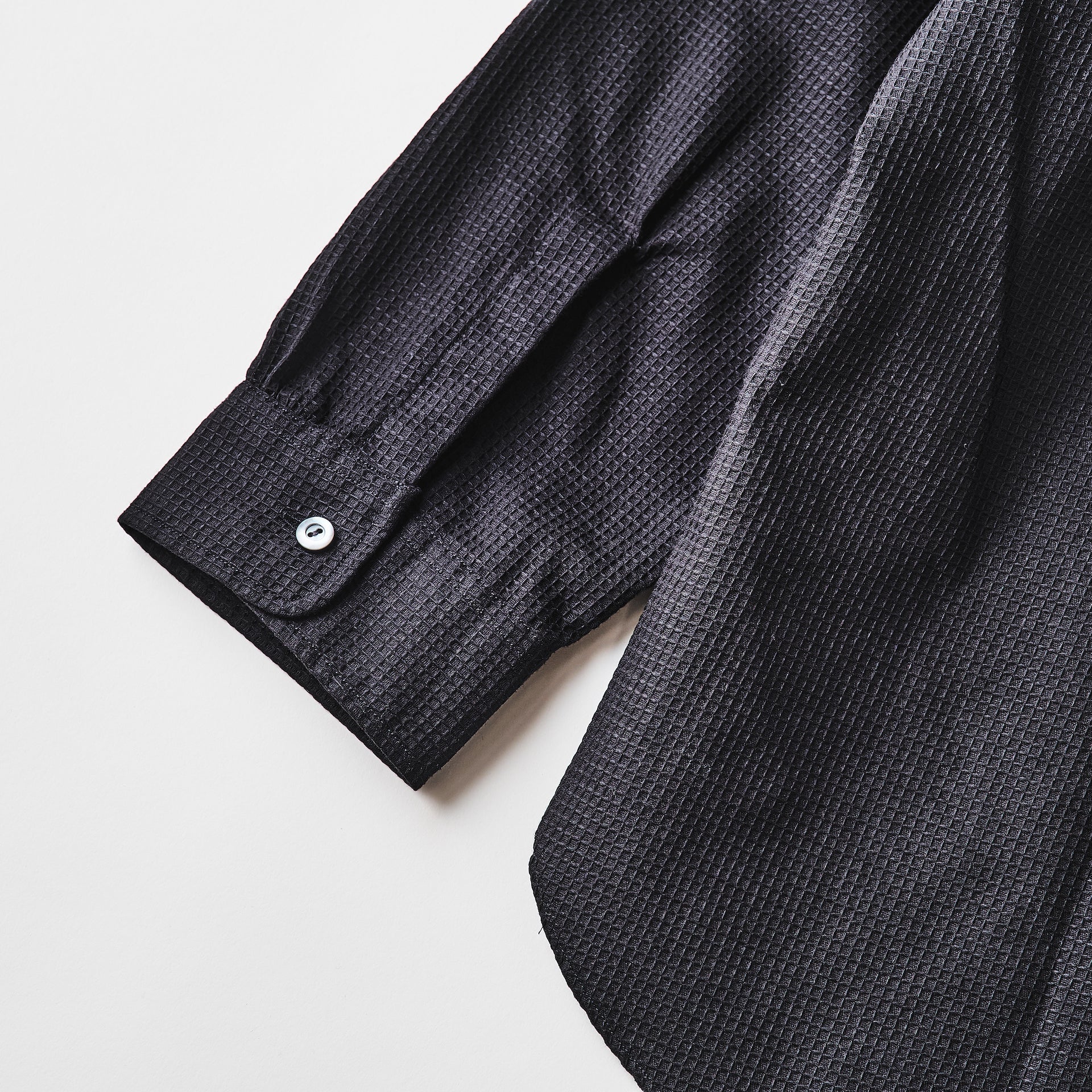 #3211-BWB NEUTRA 3 : boxy waffle black