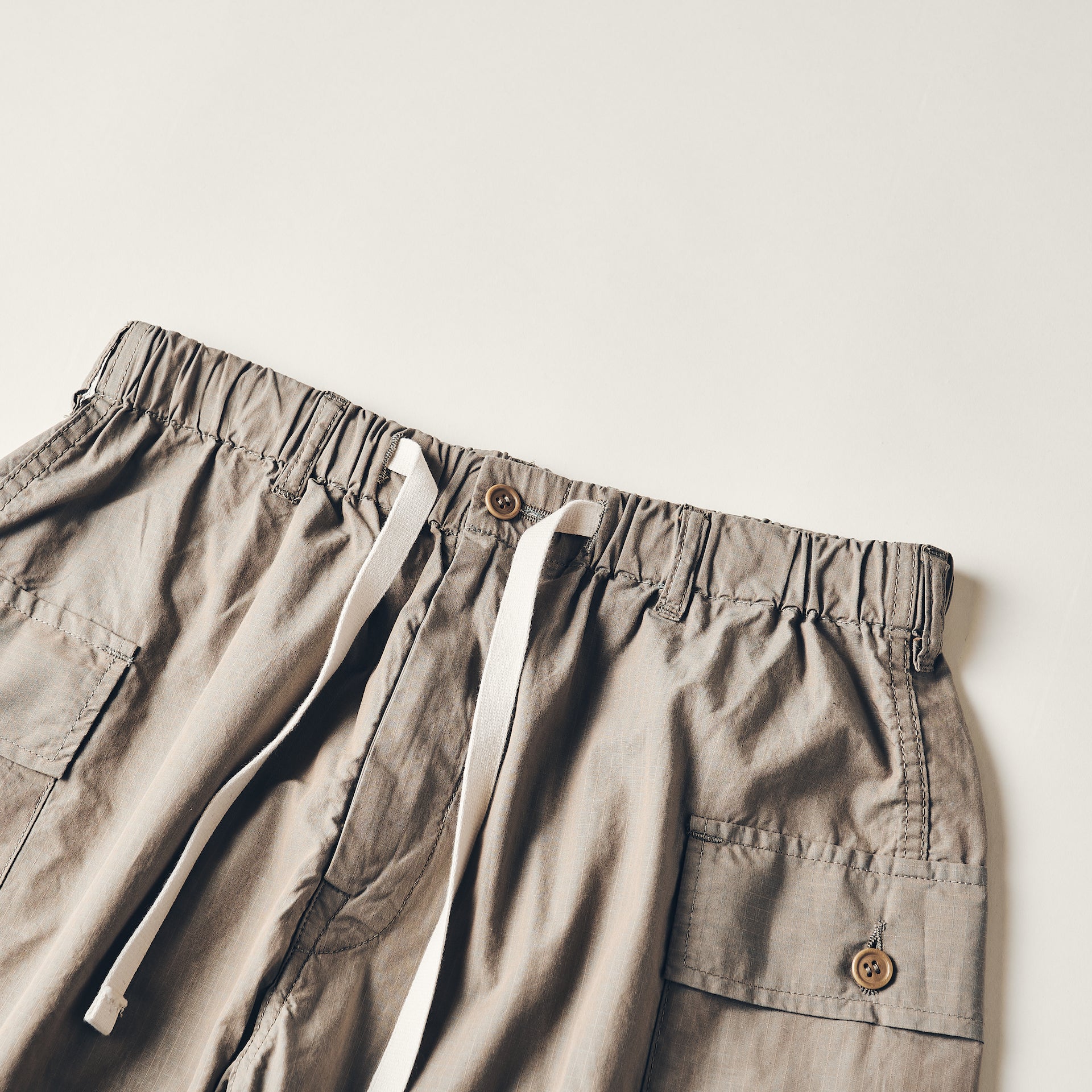 #3308S-CRI E-Z WALKABOUT Shorts : cotton ripstop iridescent khaki