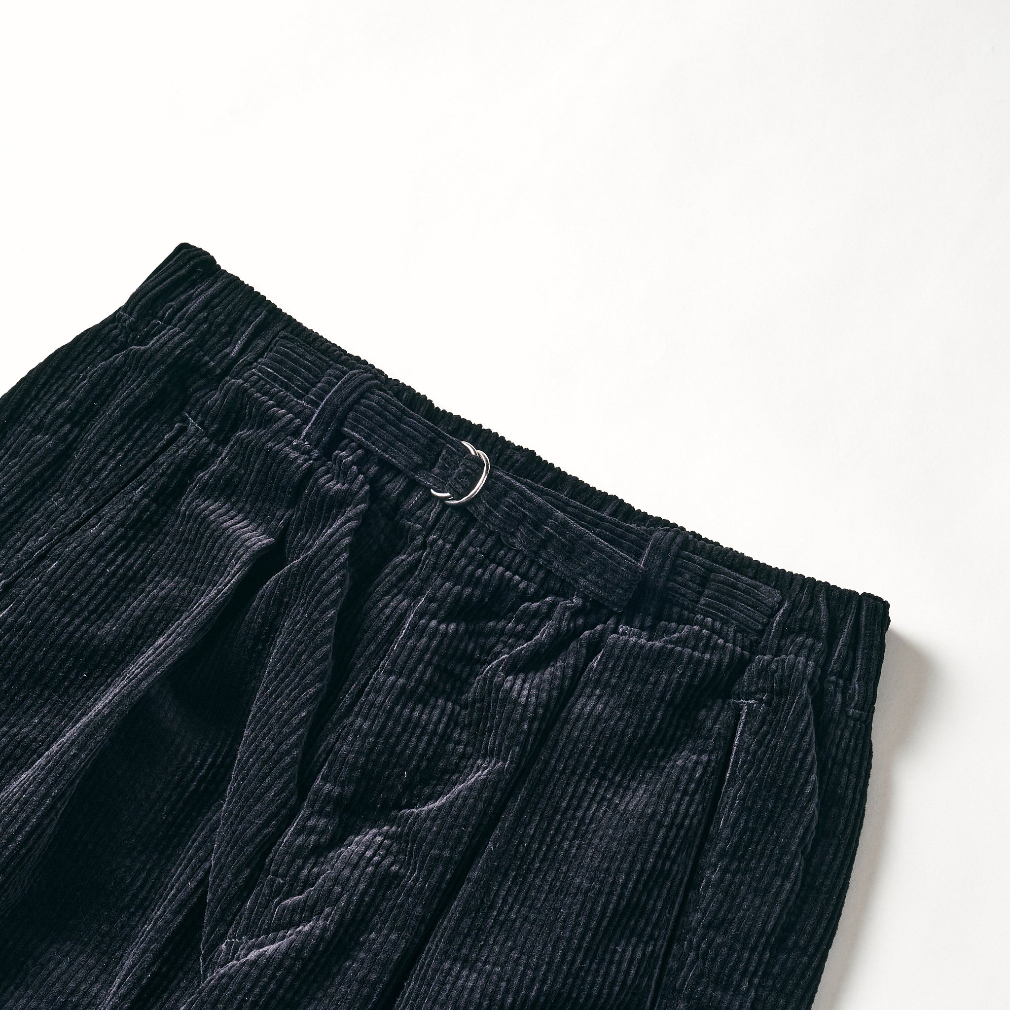 #3315-WCB E-Z Lax 4 : widewale cords black