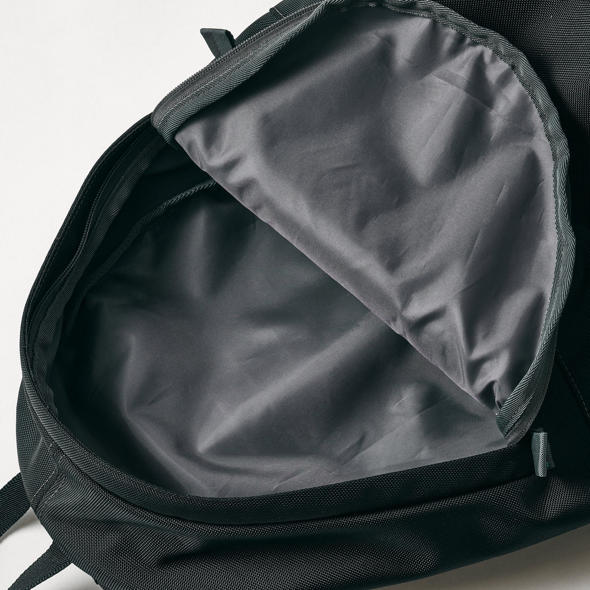 #1952-NOB Tic Pack : nylon oxford black