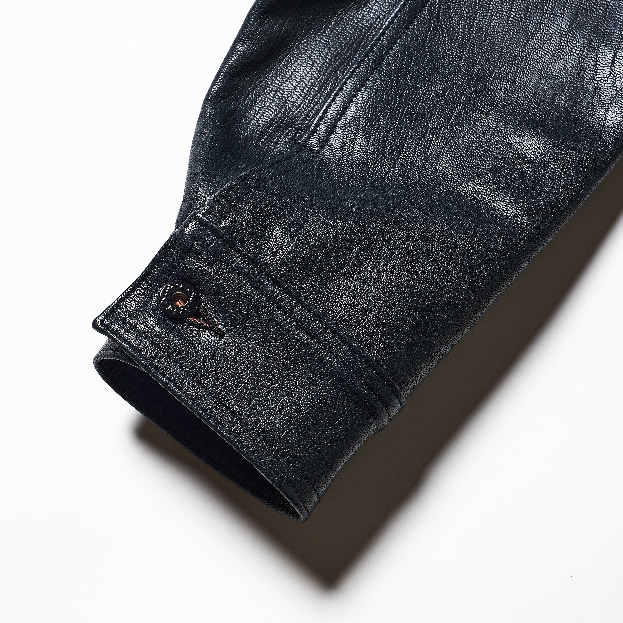 #2132-G3 CRUZER 8 : premium goatskin navy