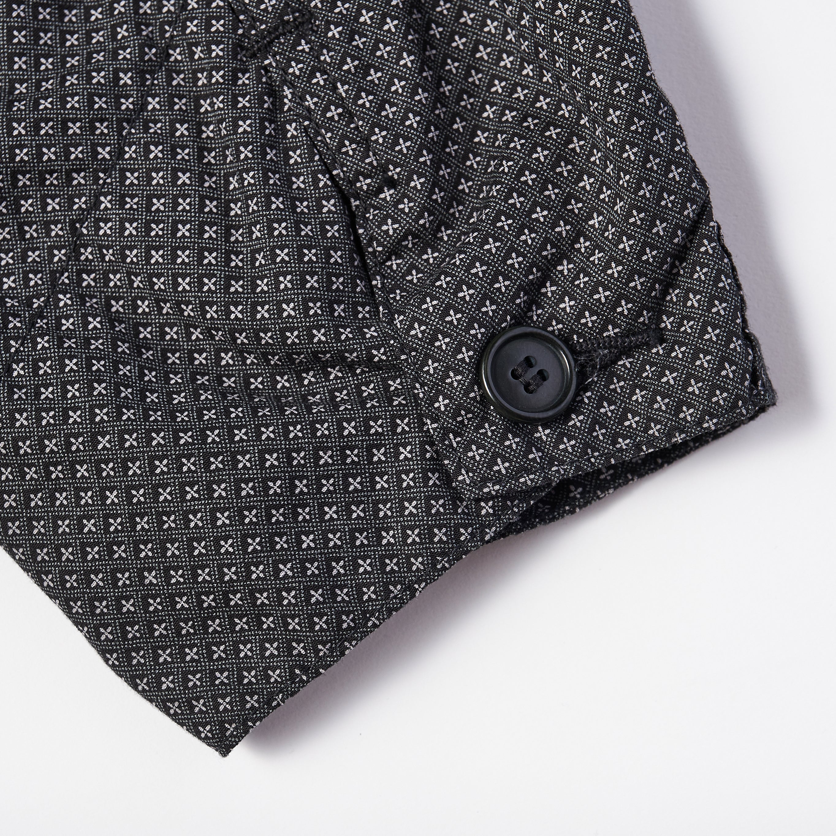 #3103 CP POST 42 DV : crest print grey
