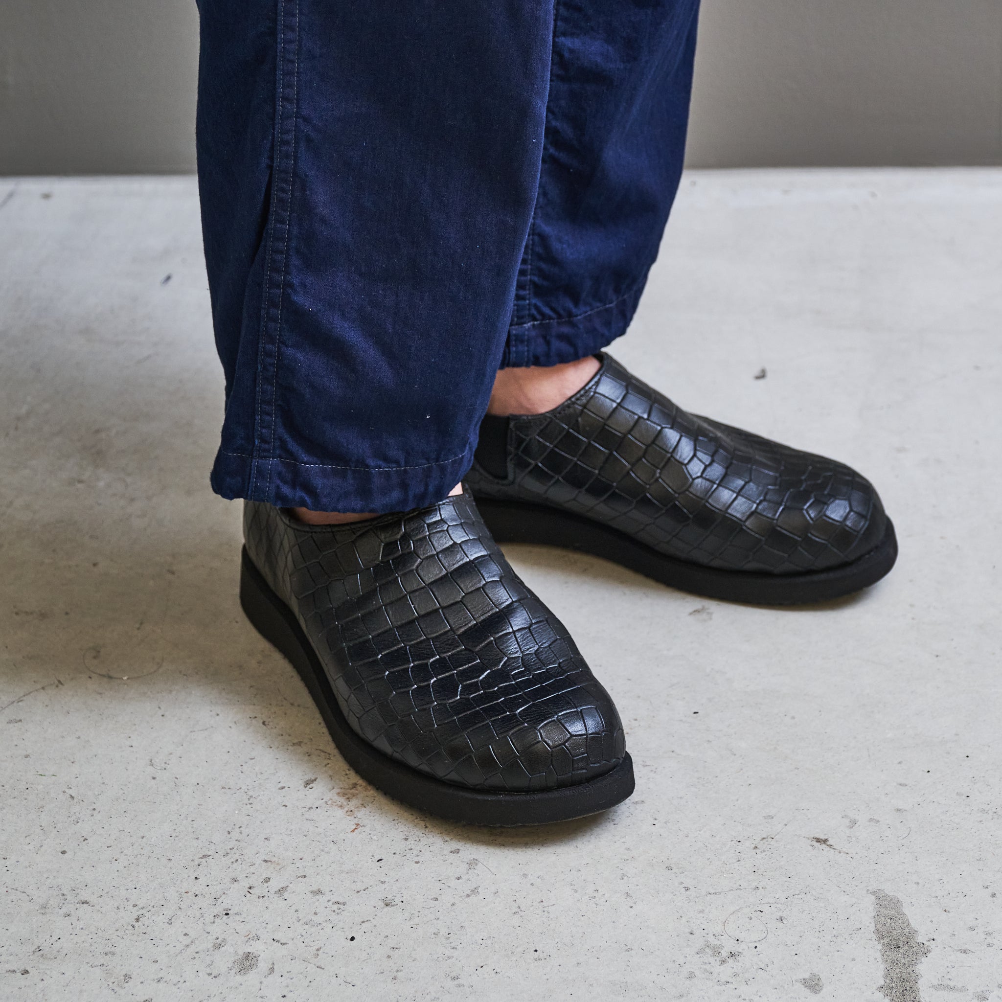 #P2000-SG POST x AMB slip-on : cow suede gray