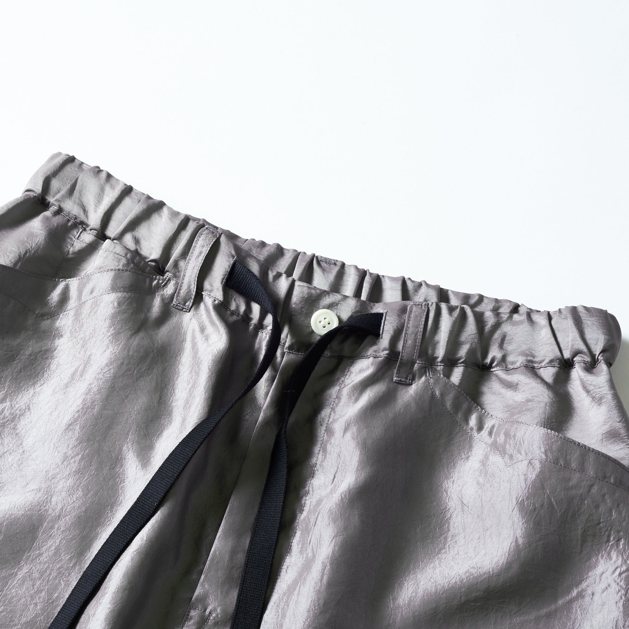 #3319S-MTS E-Z Chinois De Luxe Shorts : metallic taffeta silver grey