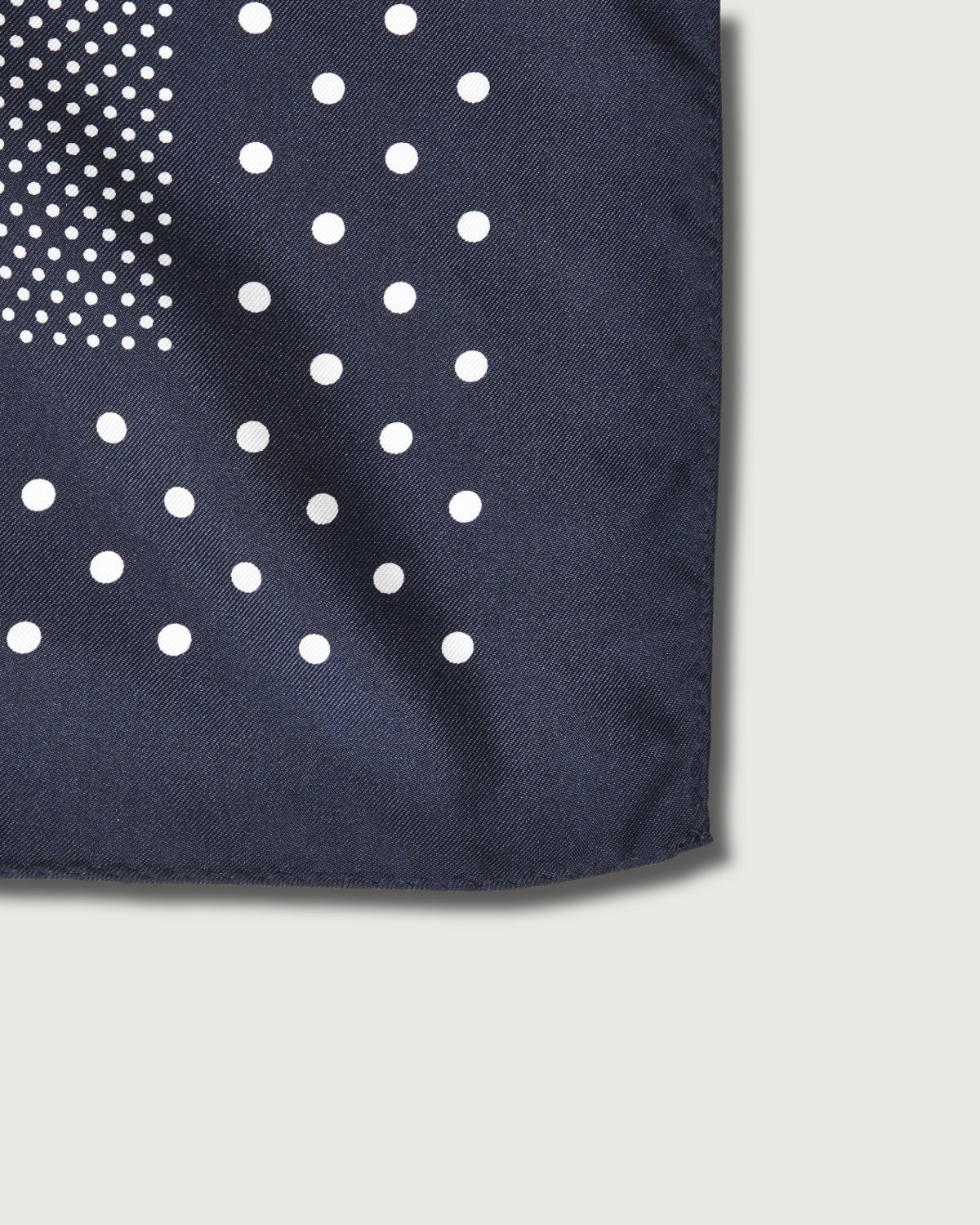 #4006-SN 1993 pocket square : silk navy/white 44 x 44