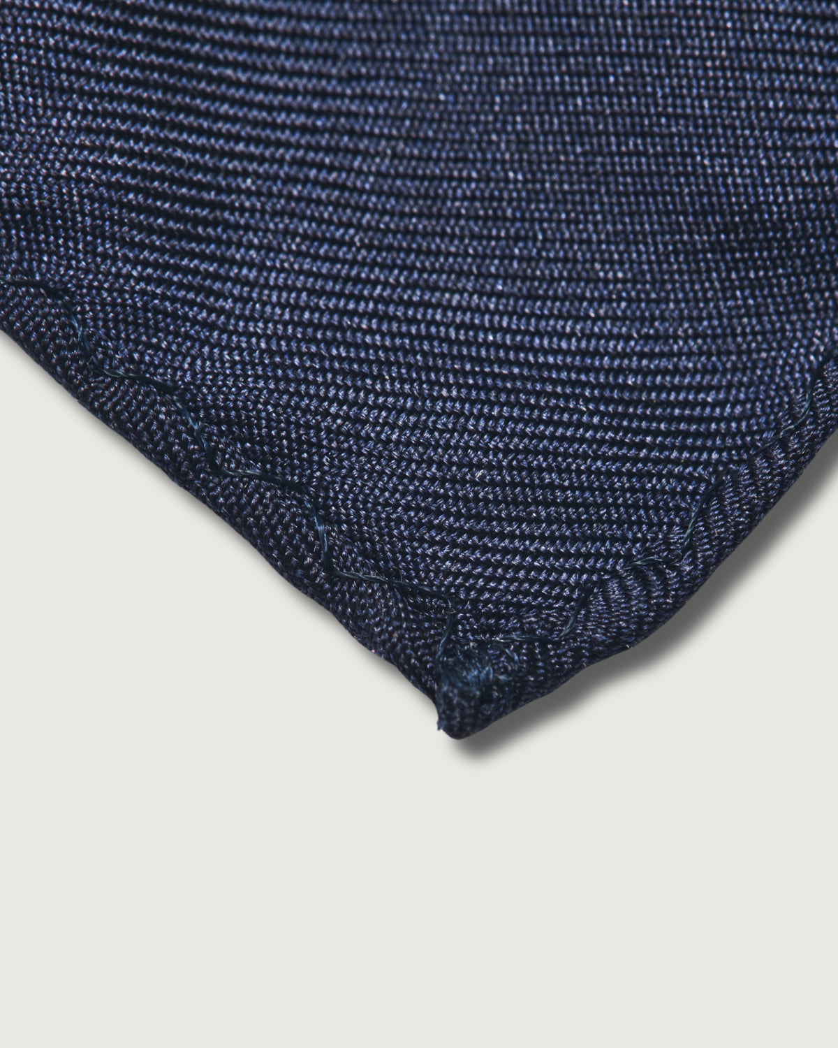 #4006-SN 1993 pocket square : silk navy/white 44 x 44