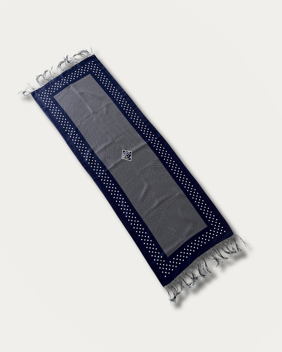 #5002-SN 1993 scarf : silk navy/white 43.5 x 124