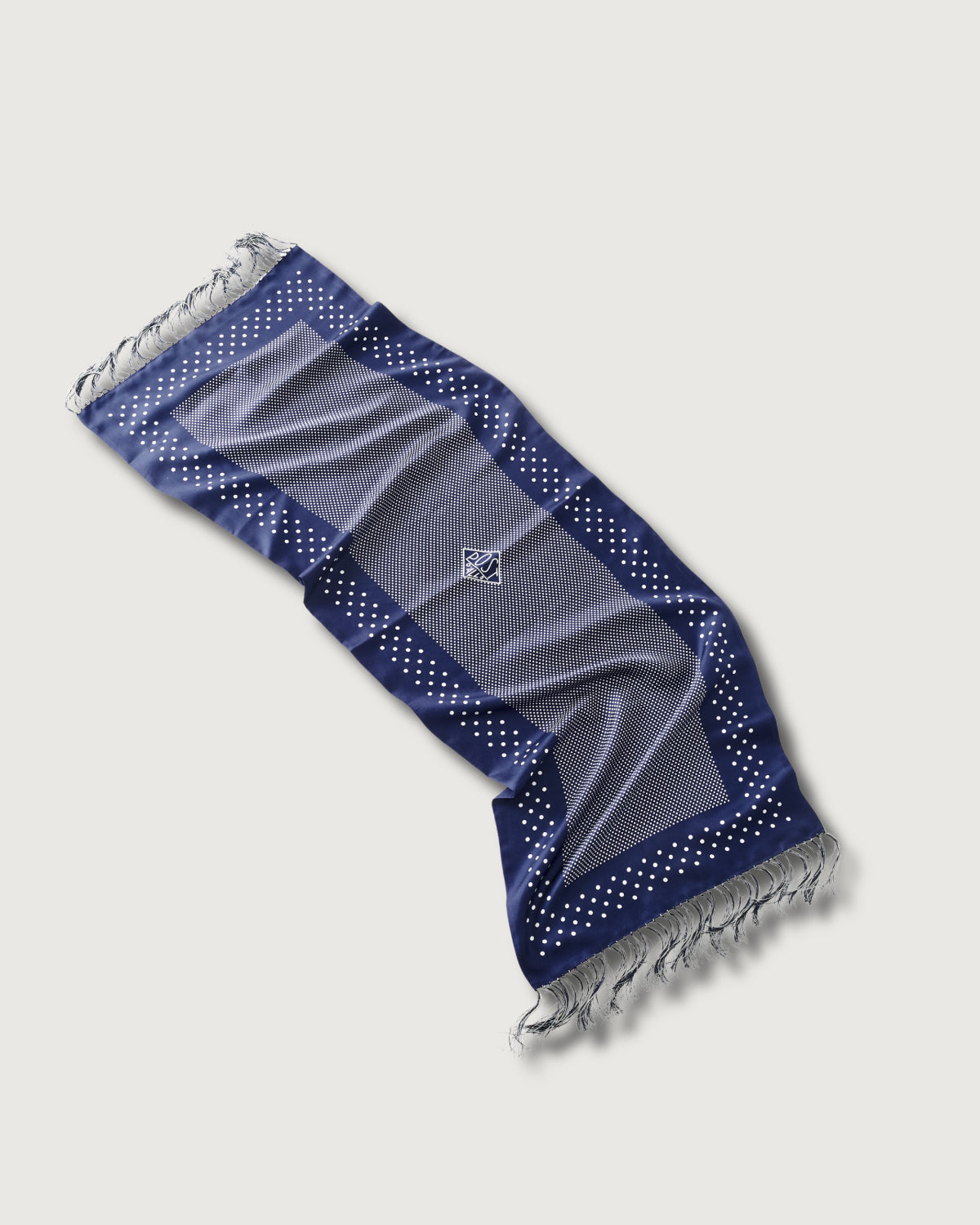 #5002-SN 1993 scarf : silk navy/white 43.5 x 124