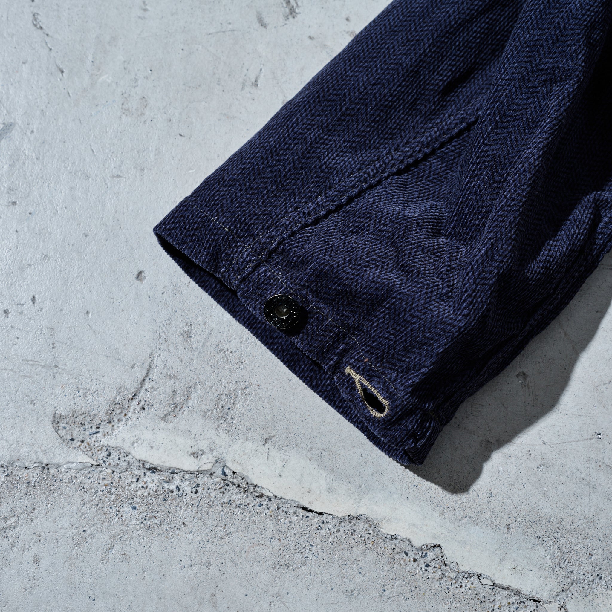 #12006-HCN WALKABOUT : herringbone print corduroy navy