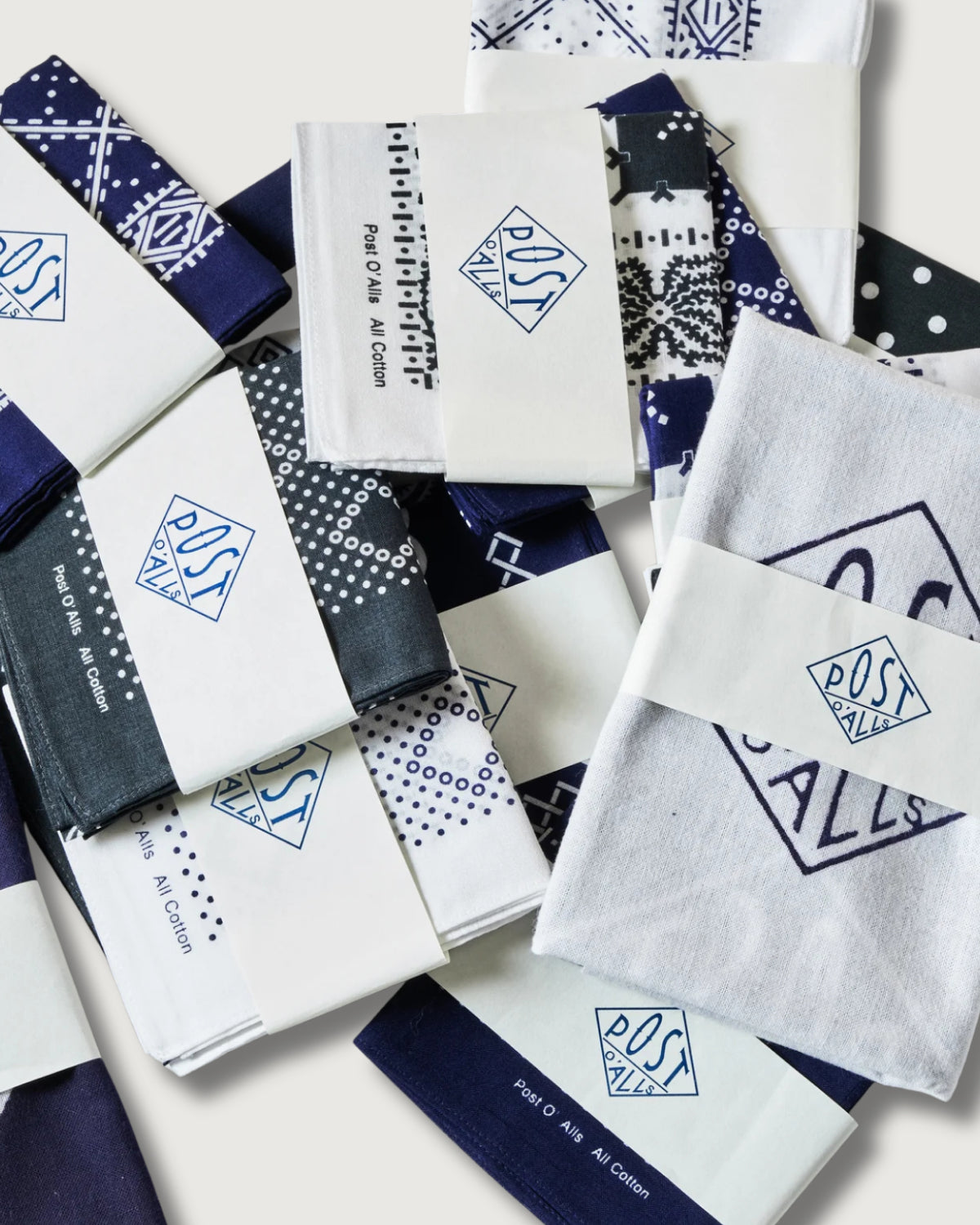 #4001-WN Spider POST Bandana Hankie : spider white/navy 45 x 45
