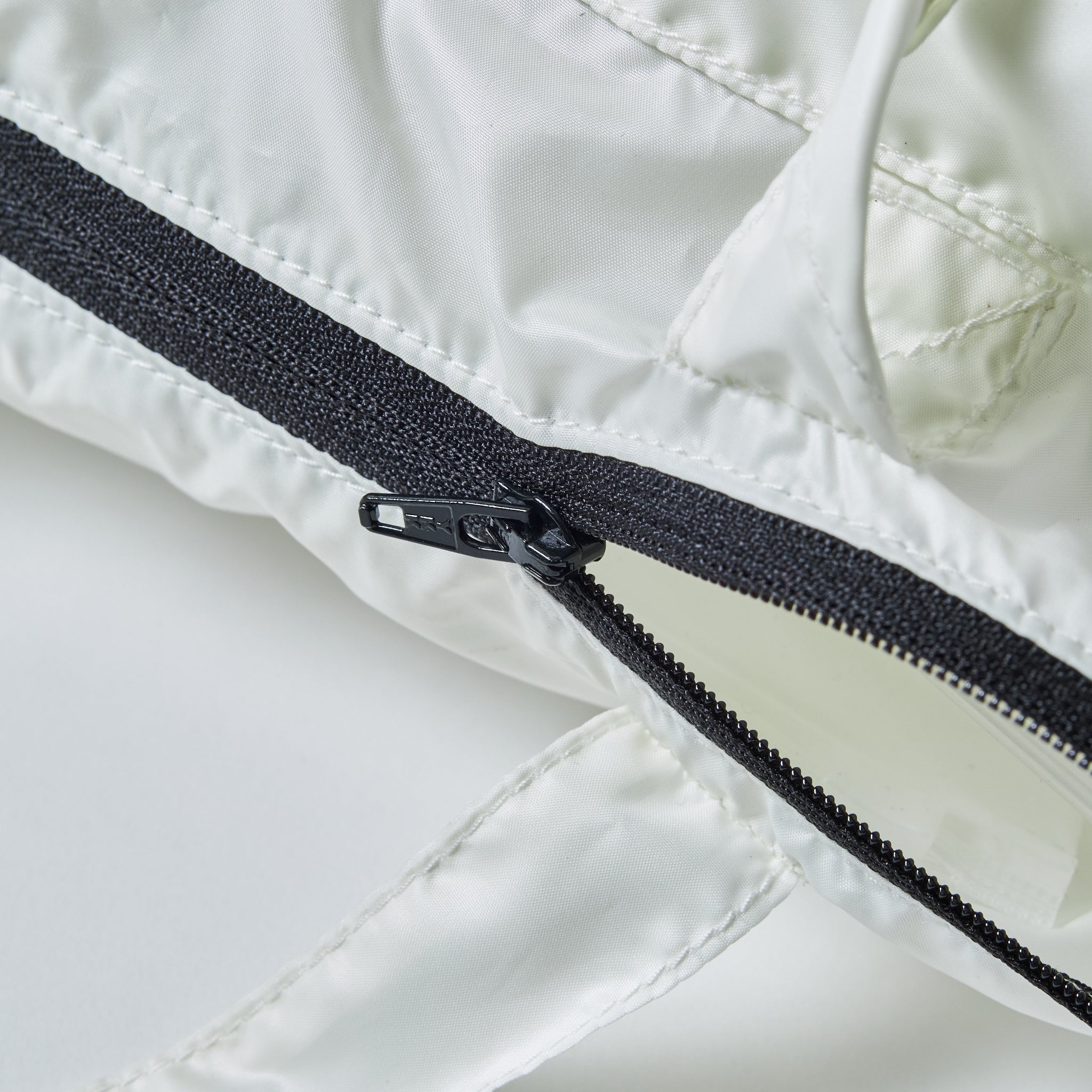 #4208-PTW Packable Helmet Bag 2 : poly taffeta white
