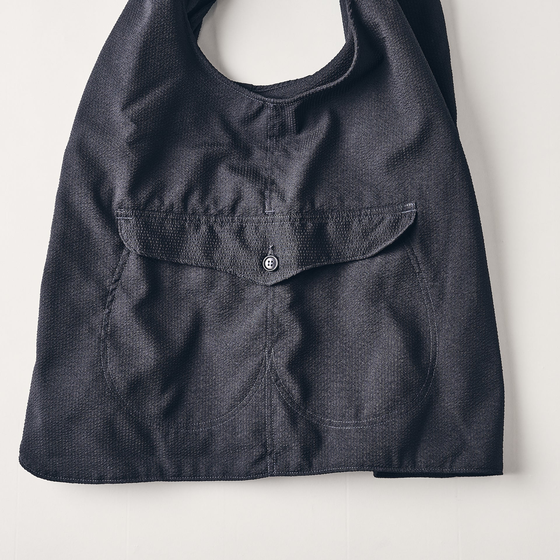 #1512-PSB Royal Traveler : poly seersucker black