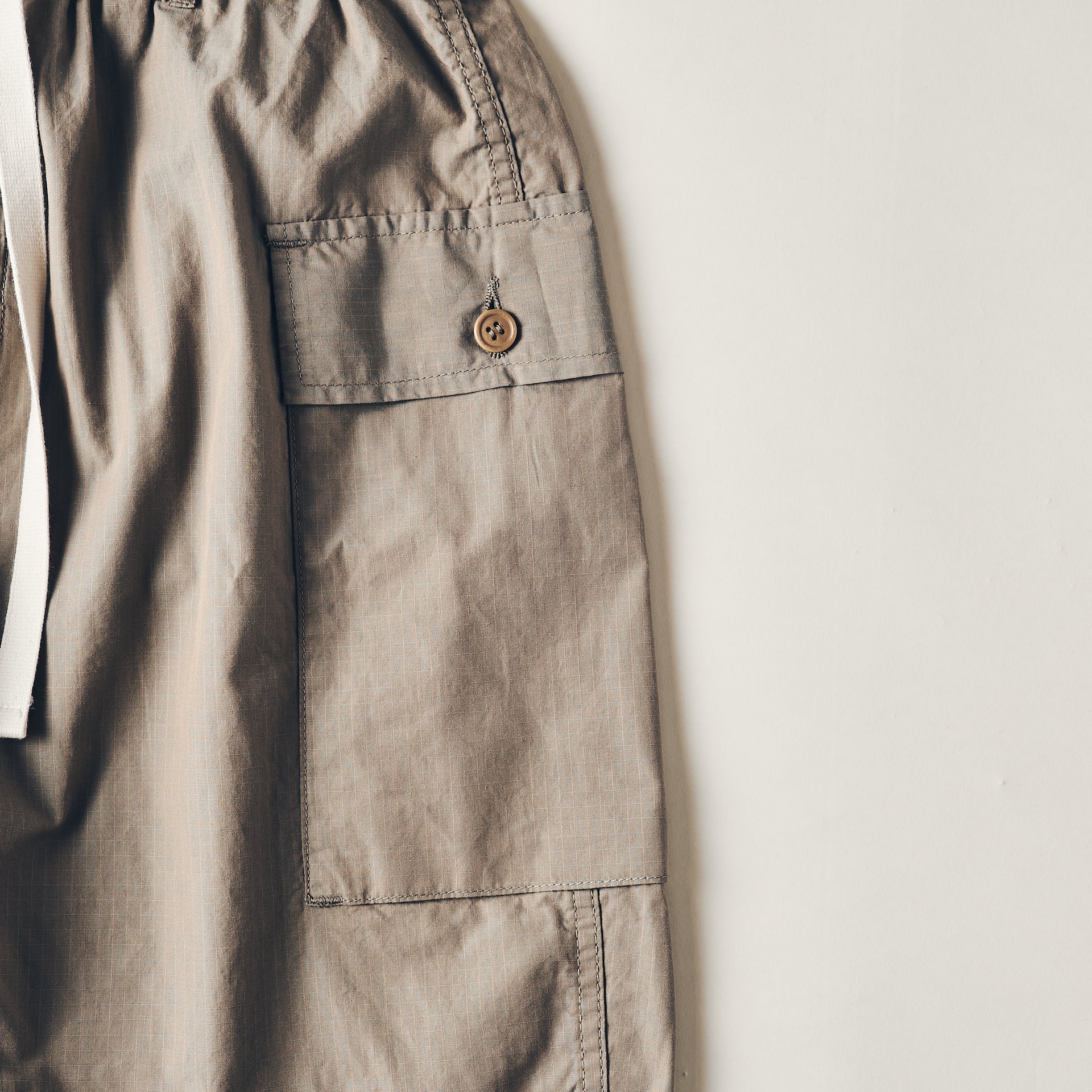 #3308S-CRI E-Z WALKABOUT Shorts : cotton ripstop iridescent khaki