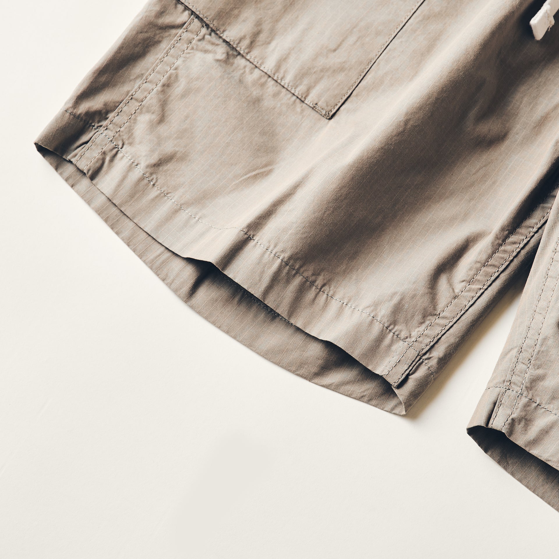 #3308S-CRI E-Z WALKABOUT Shorts : cotton ripstop iridescent khaki