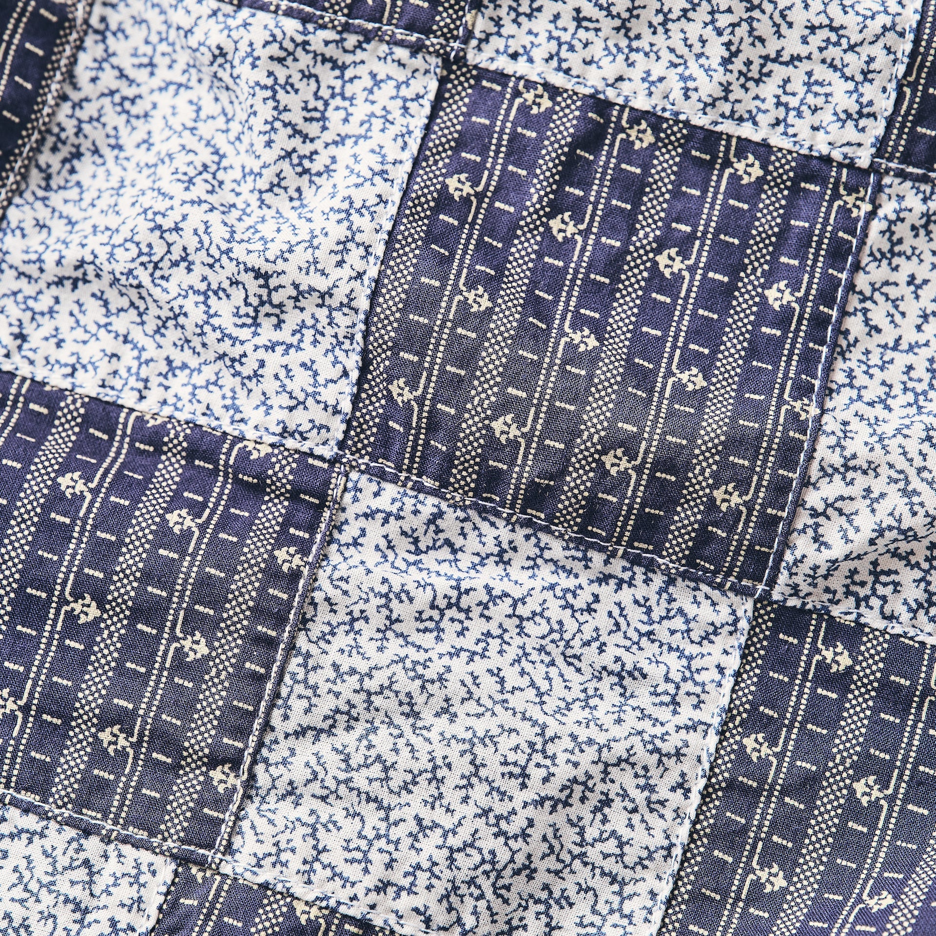 #3315S-CPN E-Z Lax 4 Shorts : calico patchwork navy