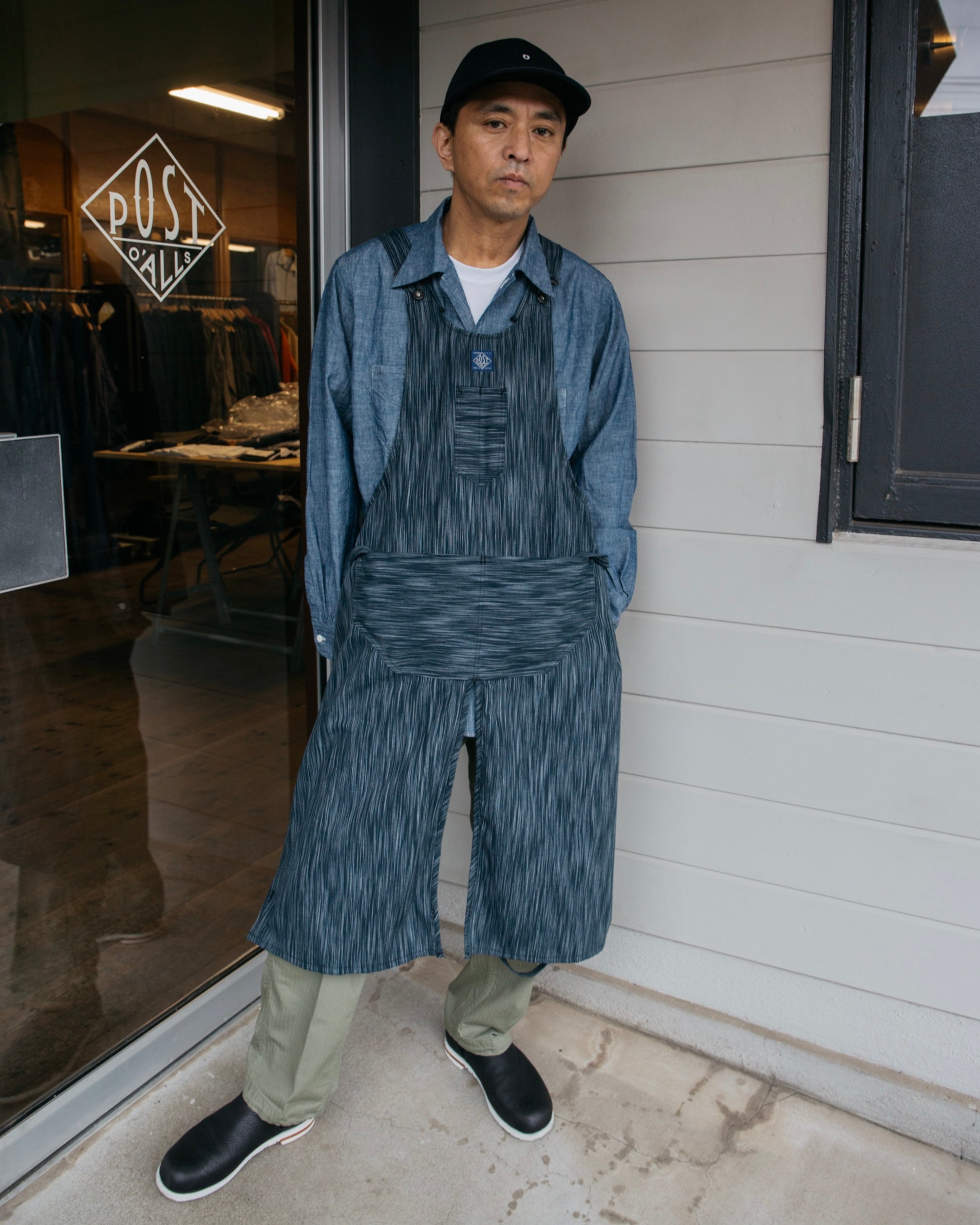 #3801-IKT POST Apron #1 : ikat indigo 