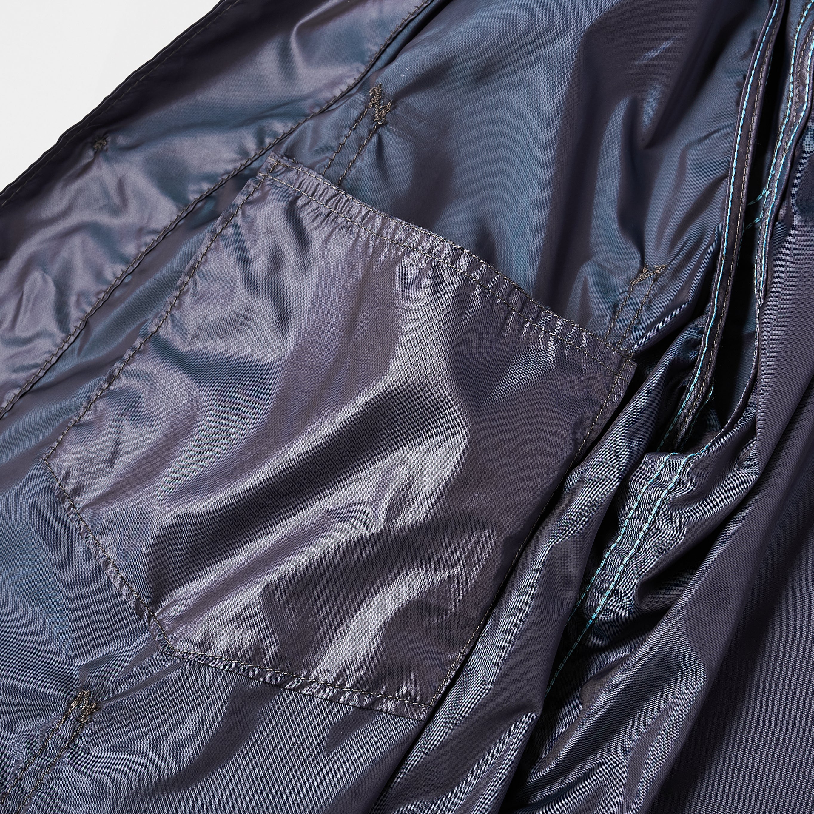 #3103 PTN POST 42 DV : poly taffeta iridescent navy