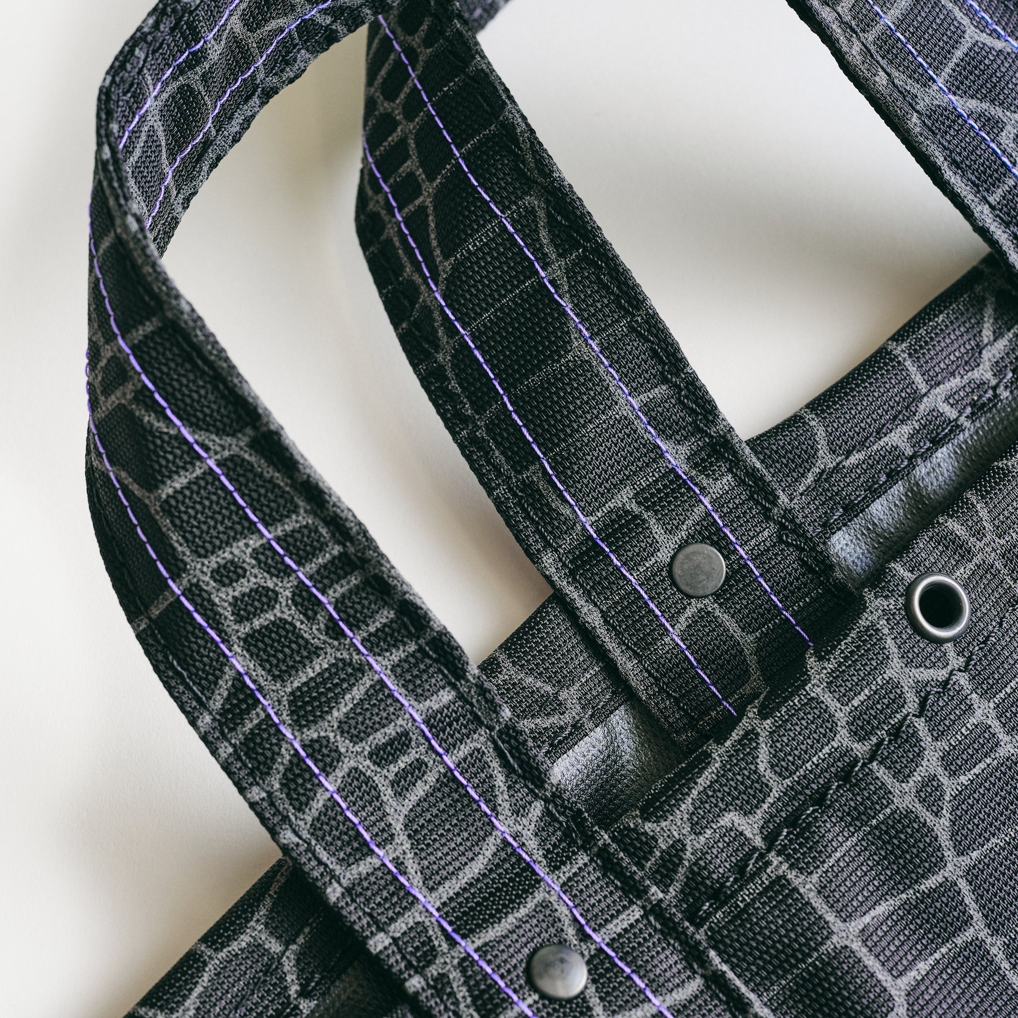 #4204-SW Bell Tote (L) : Spider Web black